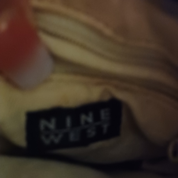 Elegant Woven Handbag in Gray - Picture 3 of 4